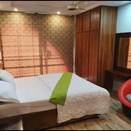 Hak Mall Suites And Apartments Равалпинди Екстериор снимка