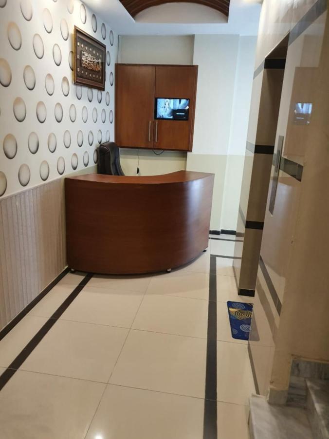 Hak Mall Suites And Apartments Равалпинди Екстериор снимка