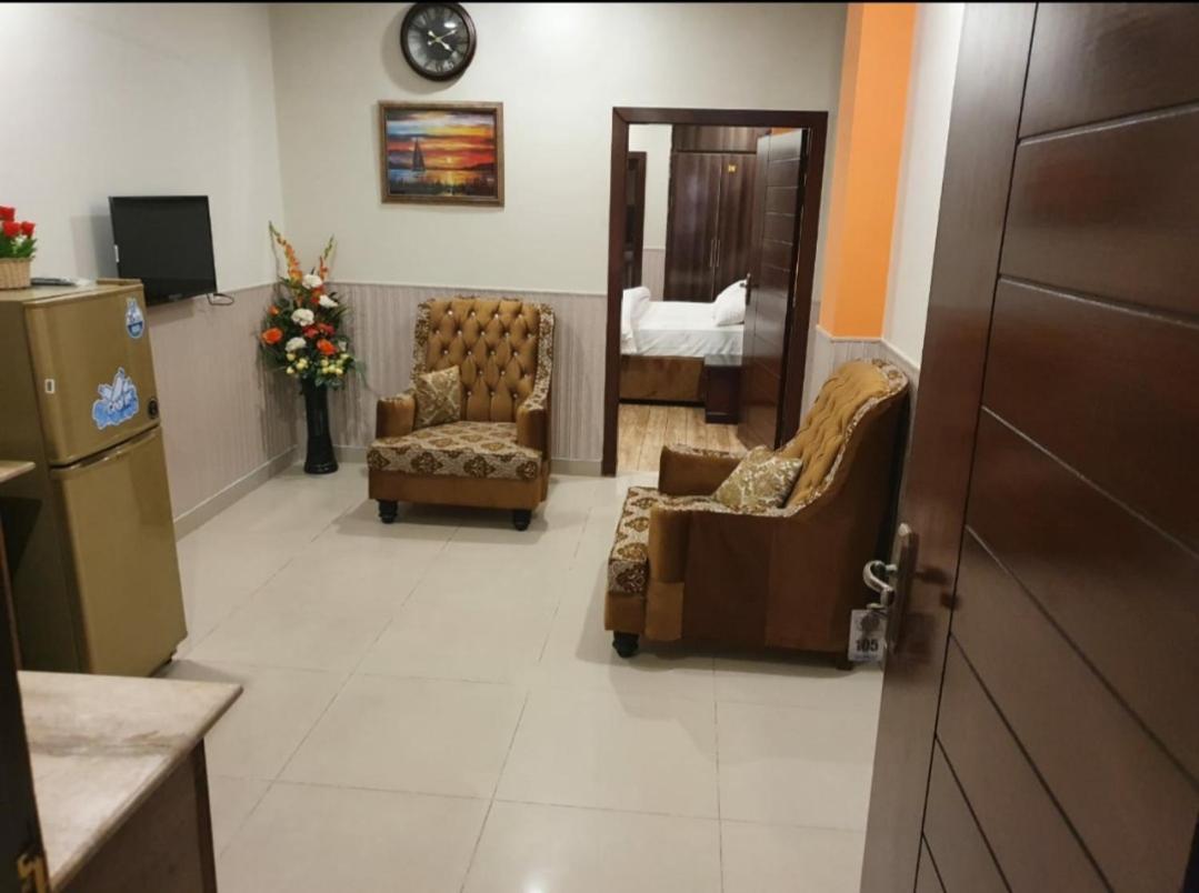 Hak Mall Suites And Apartments Равалпинди Екстериор снимка