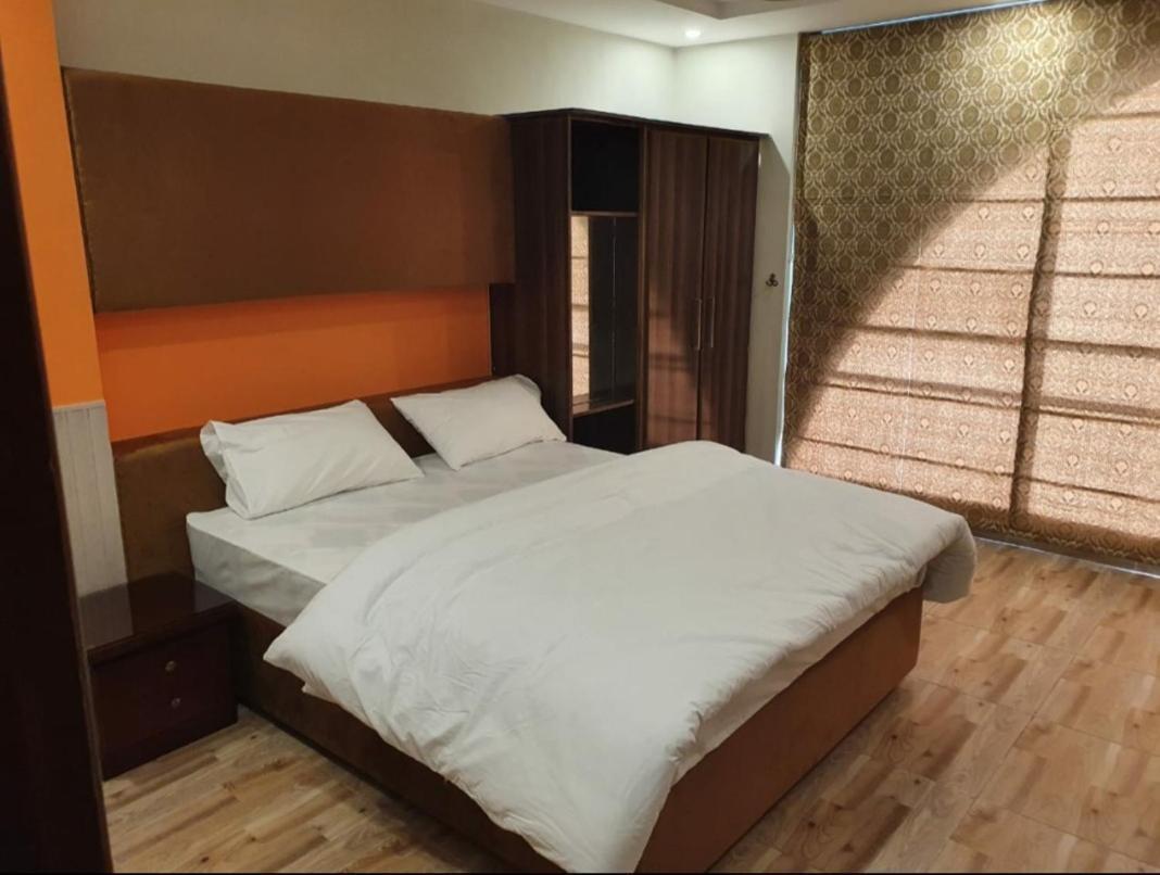 Hak Mall Suites And Apartments Равалпинди Екстериор снимка