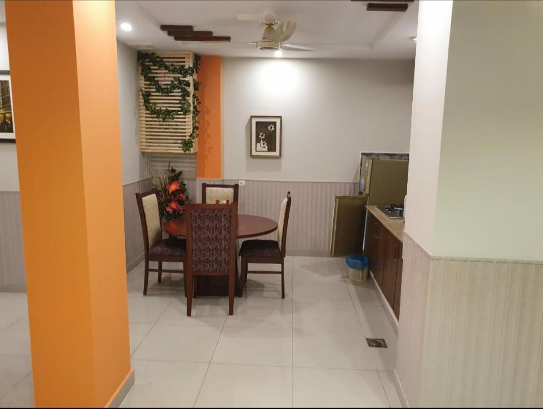 Hak Mall Suites And Apartments Равалпинди Екстериор снимка