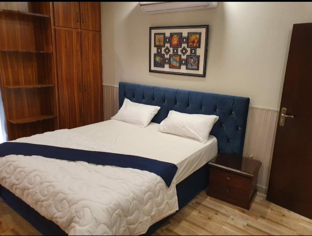 Hak Mall Suites And Apartments Равалпинди Екстериор снимка