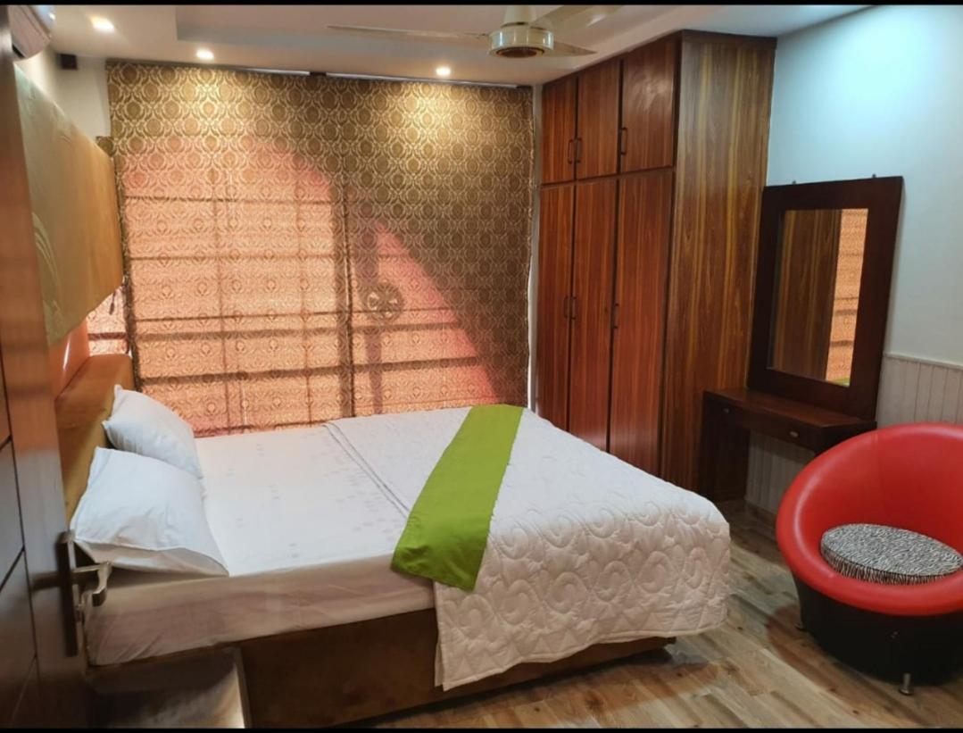 Hak Mall Suites And Apartments Равалпинди Екстериор снимка