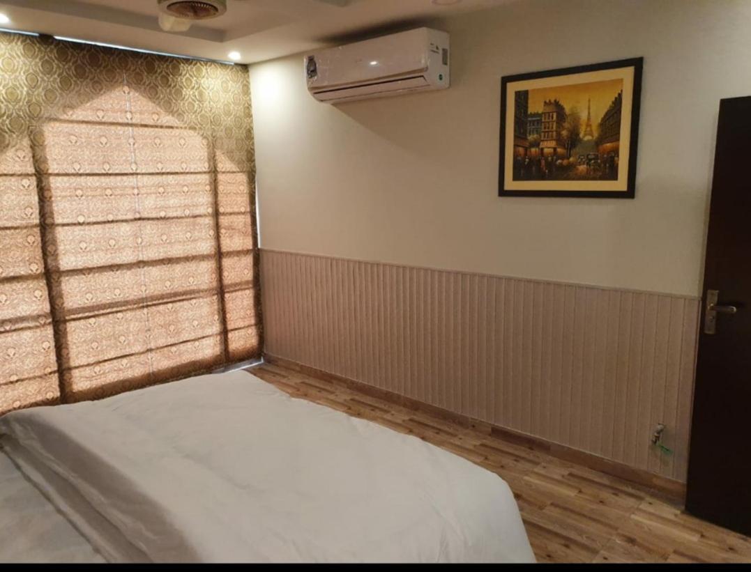 Hak Mall Suites And Apartments Равалпинди Екстериор снимка